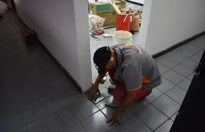 AlcaldiaDCcs's tweet photo. ✅En el #Intrac (Instituto Autónomo de Transporte de Caracas), ente adscrito a la Alcaldía de Caracas, se están realizando trabajos de acondicionamiento en las nuevas áreas administrativas.
#MaestrosYObrerosDeLaPatria
@gestionperfecta
@intrac_ccs https://t.co/LlSPMd6cmd