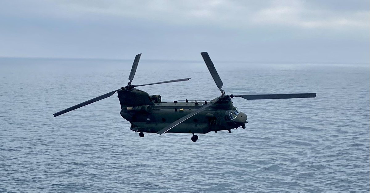 RFATideforce's tweet photo. Aviation Week Two Day Two. First Serial, Day FLYEX with 7 SQN @RAFOdiham. Training Periods to Upgrade RFA & RN Flight Deck Officers and 🚁 Controllers. #downwash #chinook #captainsthumbsup @RFAHeadquarters @1700NAS @RoyalNavy https://t.co/bhSb4t5e09