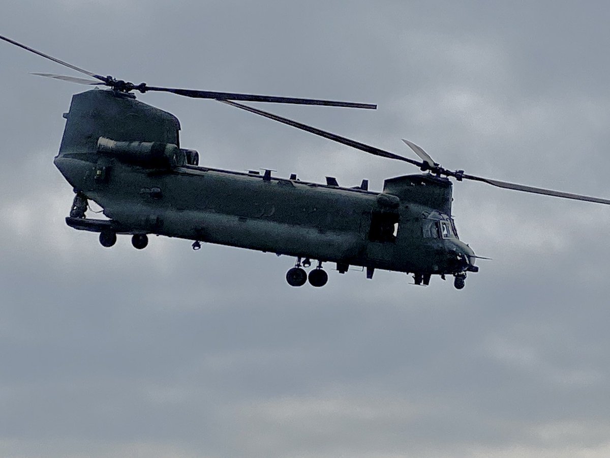 RFATideforce's tweet photo. Aviation Week Two Day Two. First Serial, Day FLYEX with 7 SQN @RAFOdiham. Training Periods to Upgrade RFA & RN Flight Deck Officers and 🚁 Controllers. #downwash #chinook #captainsthumbsup @RFAHeadquarters @1700NAS @RoyalNavy https://t.co/bhSb4t5e09
