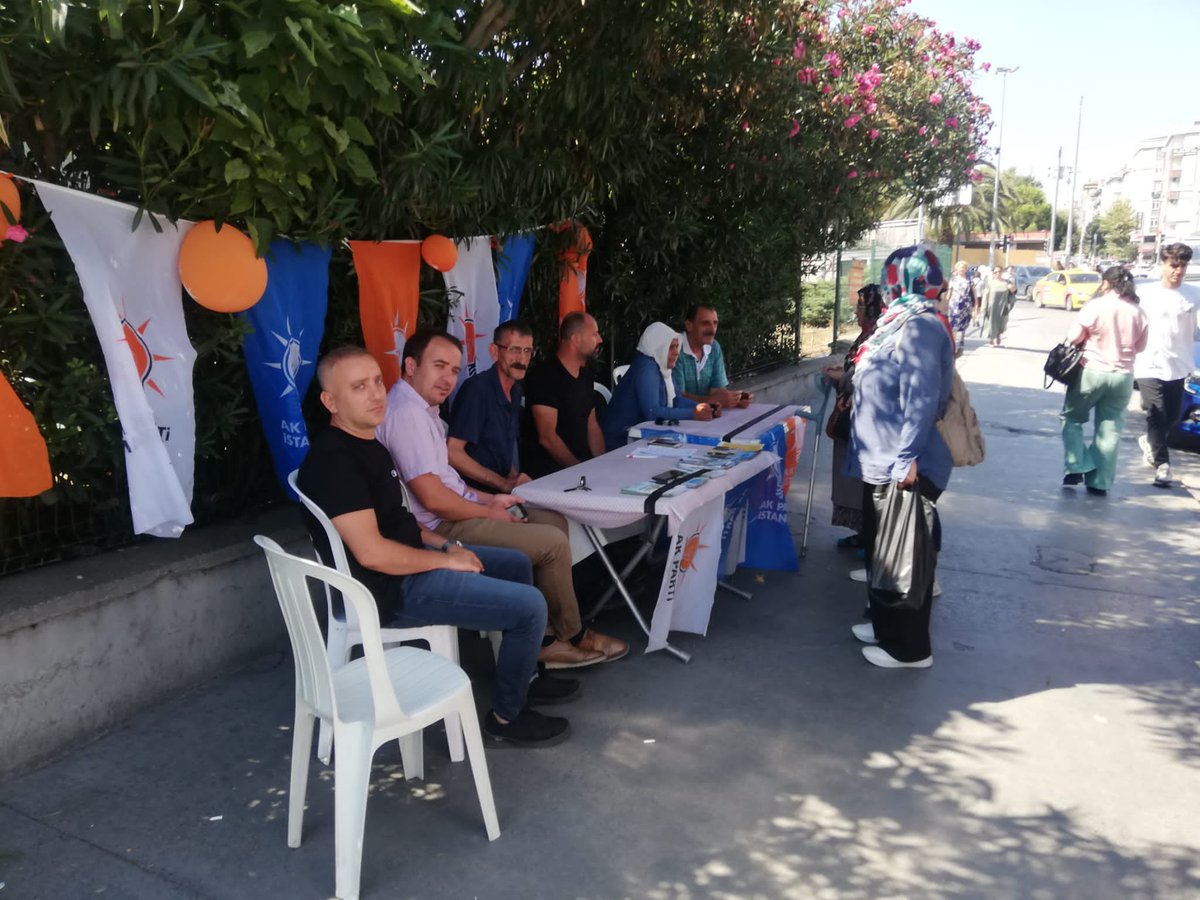 AKBahcelievler's tweet photo. Bahçelievler Teşkilatımız AK Noktamızdaki üye çalışmalarına, tüm içtenlik ve samimiyetiyle dur durak bilmeden devam ediyor.

Kocasinan Mahallemiz sahada💪

AK Ailemize her gün yenilerini ekleyip, #2023 hedeflerimize doğru hızla yol alıyoruz...💪🇹🇷

#YüzYüze100Gün https://t.co/Q0py4cFdQG