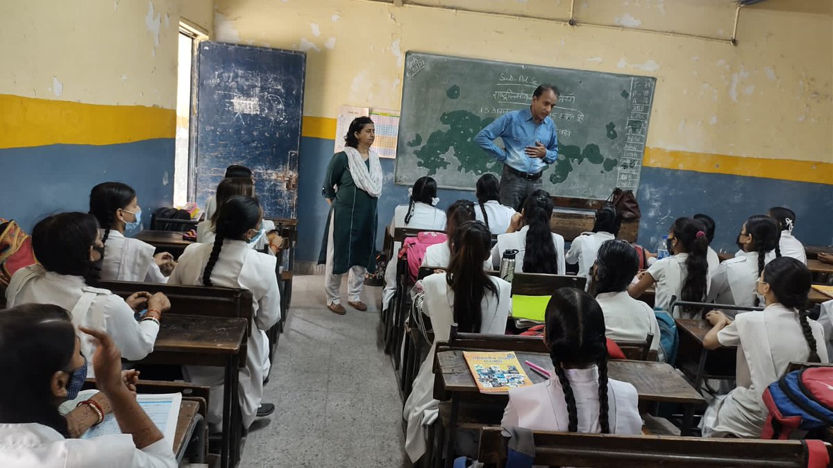 SemaltyRakesh's tweet photo. #FreedomFromGarbage
#GsssWjn is garbage free from this Independence Day.
Campaign started with spirited counseling of students & interactions with teachers of both the shifts.
Here blame game is no subject & chemistry is sociology
#SwachhBharatAbhiyan
#EducationWithBelongingness https://t.co/VdpLM67MZ3