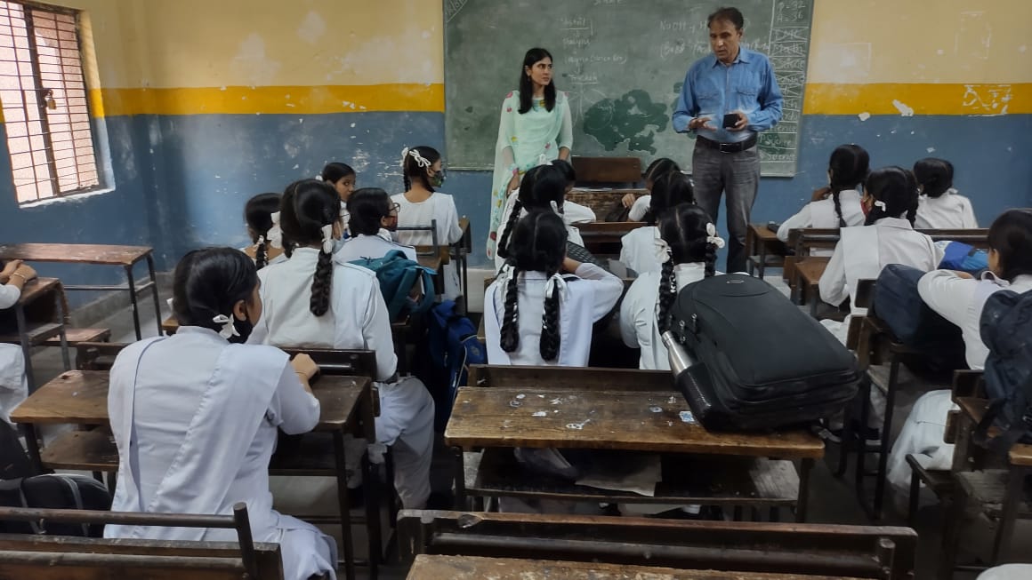 SemaltyRakesh's tweet photo. #FreedomFromGarbage
#GsssWjn is garbage free from this Independence Day.
Campaign started with spirited counseling of students & interactions with teachers of both the shifts.
Here blame game is no subject & chemistry is sociology
#SwachhBharatAbhiyan
#EducationWithBelongingness https://t.co/VdpLM67MZ3