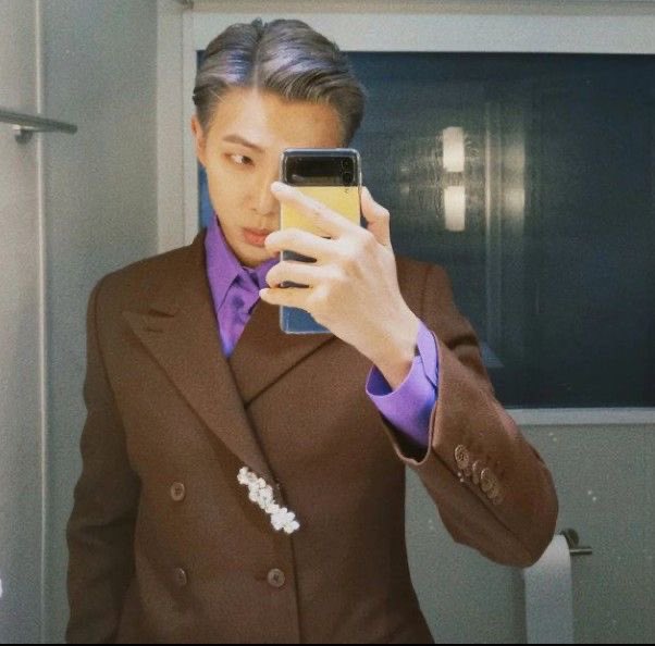 joonsbutera's tweet photo. bad bunny and namjoon in the same suit i’m gonna pass out https://t.co/vZg6q1eSJb