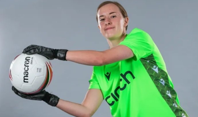 holmesdaleUSA's tweet photo. Stateside Eagles Help raise funds as a group to sponsor our @cpfc_w goalkeepers again this year! More Raffle Prizes will be announced this week! $5 per raffle ticket! 
VENNO: @ palace-states 
PAYPAL: Holmesdaleusa@gmail.com 
GK this season @FranKitching Natalia Negri @hope13smith https://t.co/I6Xi7qXVuR