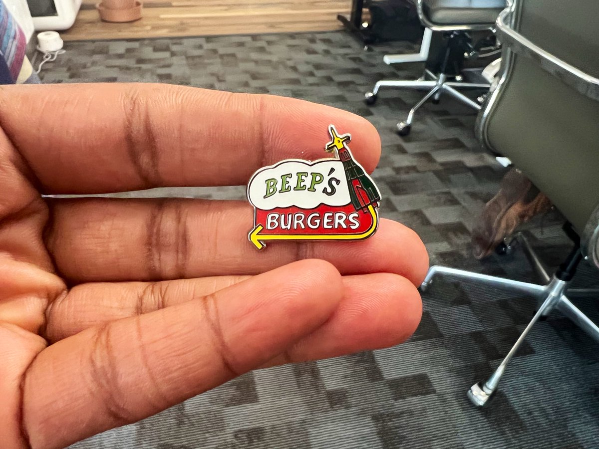 Meaghan_M's tweet photo. 🤩 Shout out to @alexmullaney for gifting me this #beepsburgers pin. #IYKYK #sfnative https://t.co/zpzU1y0K0o