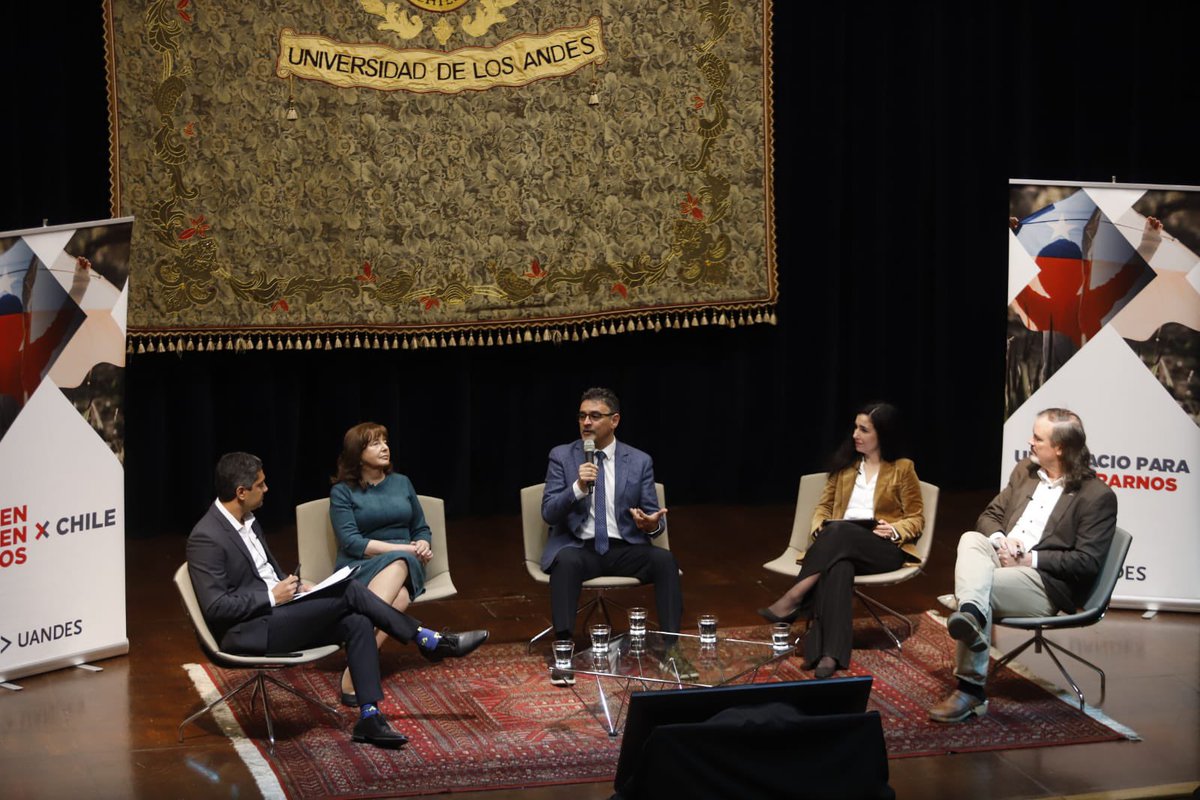 EncuentrosxCL's tweet photo. Ahora: Conversamos sobre los desafíos para la ciencia e Innovación para el Chile del 2030 y como incentivar el I+D y la cultura de la innovación.

Sigue la trabajo en: https://t.co/hSQRnoHwEw https://t.co/ut9CxA41tS
