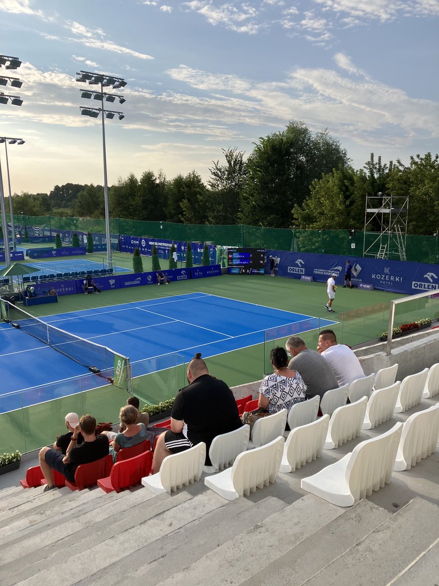 AdamRomer13's tweet photo. Zaczął się mecz Jerzy #Janowicz vs. Thiago Seyboth Wild. #KozerkiOpen https://t.co/8YjVH3vE6U