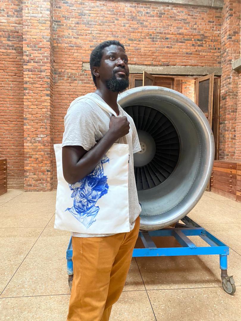 NSAWU_'s tweet photo. Delighted to have the Nsaw.u associating with one of the most recognized artists in Africa .

.. 

Ibrahim Mahama is a Ghanaian author and an artist of monumental installations who lives and works in Tamale, Ghana.

Mahama is best known for draping buildings in old jute sacks https://t.co/AB1UJMaQwd