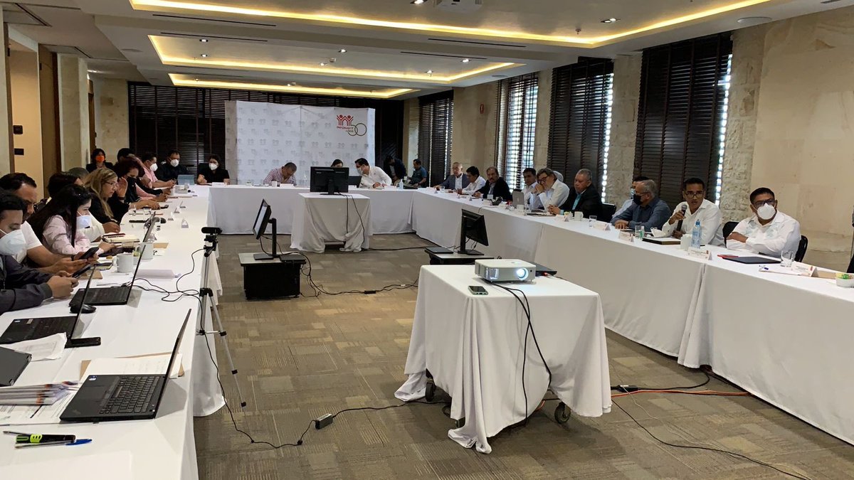 davidindico's tweet photo. Hoy participamos en la mesa de trabajo “Planeacion Urbana, Normatividad y Simplificación de tramites “ convocada por la CCR del Infonavit https://t.co/866t666Tsq