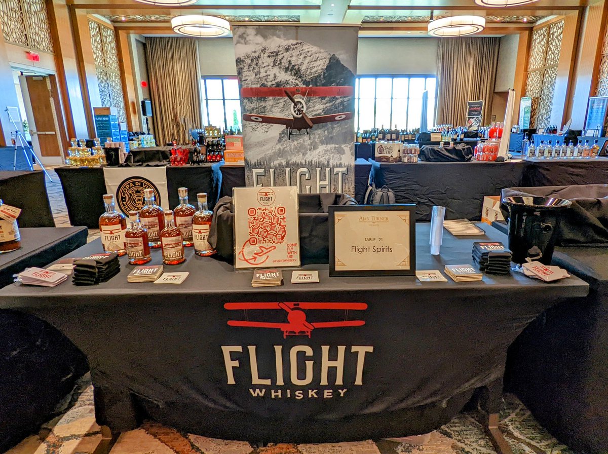 FlightWhiskey's tweet photo. Hello from Chattanooga
Flight crew representing at the Ajax Chattanooga industry expo showcasing our new look π
#Flight212 #Flight1903 #whiskeylovers #FlightWhiskey #WhiskeyFlight #WheatWhiskey #Chattanooga #Whisky #Whiskey #WheatedBourbon #SingleBarrel #SingleBarrels #Bourbon https://t.co/VluCTgtU7X
