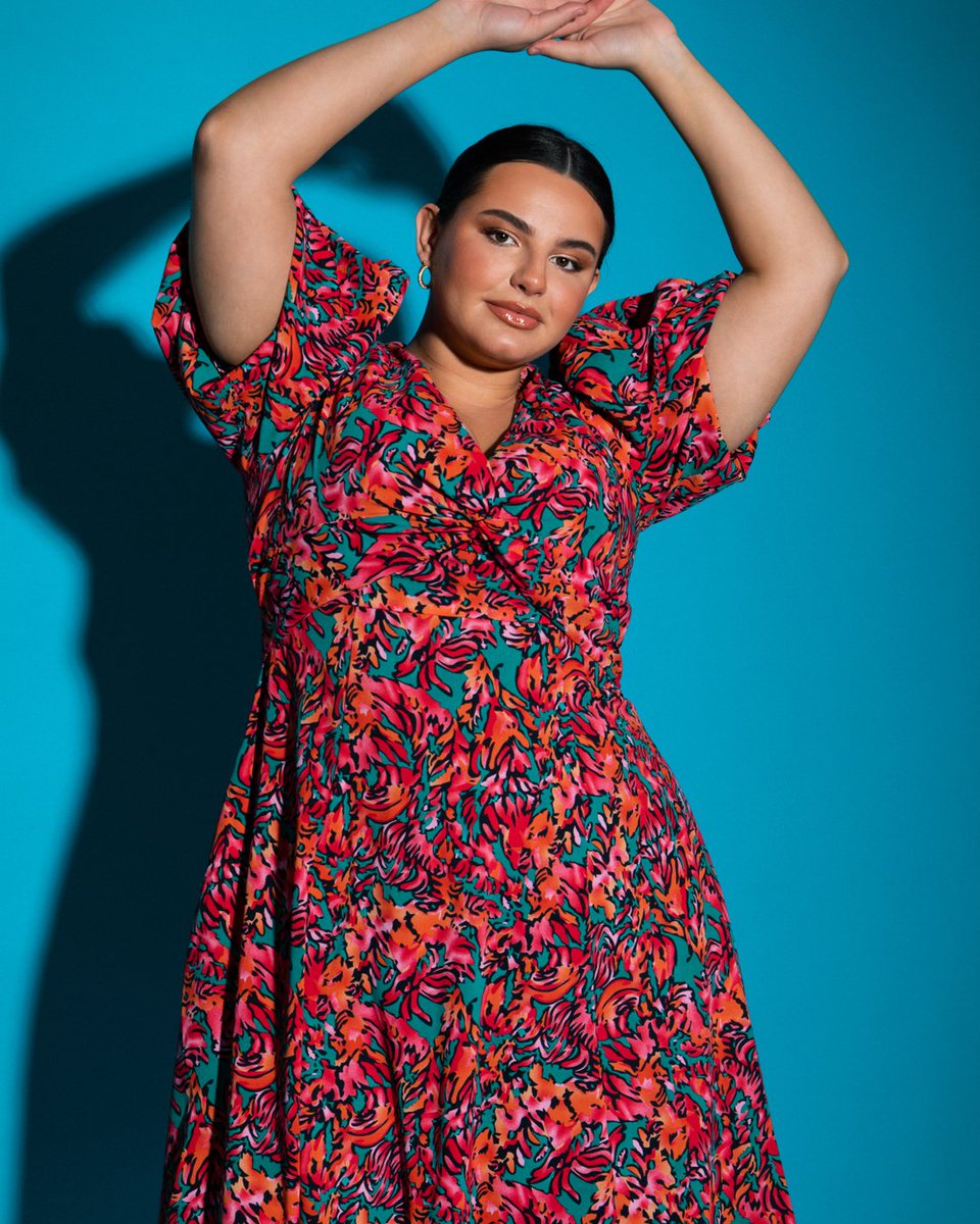 _Lovedrobe_'s tweet photo. Lovedrobe Luxe Abstract Maxi Dress with Twist &amp; Keyhole Detail.😍🔥
Available size 16-26
Shop the look:👇 https://t.co/bVnVyeAZwO
#Plussize #Plussizefashion #Curves https://t.co/XAZXLbOJf1