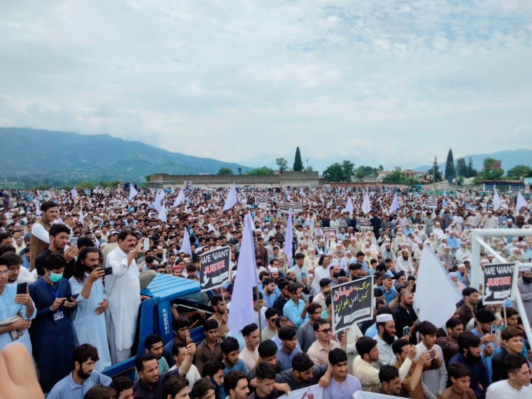 zakirkhan155's tweet photo. دیر جاگ گیا ہے
امن امن امن
#wewantpeaceInDirMaidan https://t.co/CNHbBZ1eM2