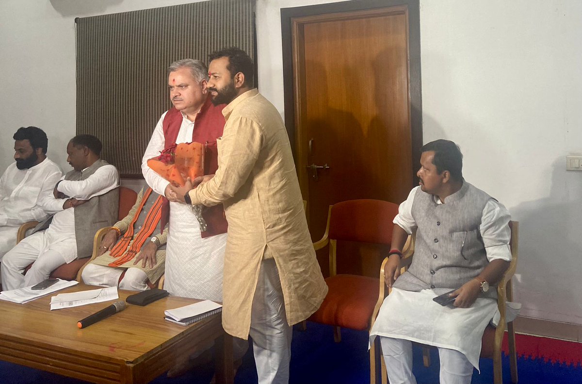 ajayjamwalbjp's tweet photo. भारतीय जनता पार्टी छत्तीसगढ़ प्रदेश कार्यालय में युवा मोर्चा के प्रदेश पदाधिकारी, जिला अध्यक्ष एवं जिला प्रभारी–सह प्रभारी के साथ बैठक में शामिल हुआ।

आगामी 24 अगस्त को युवा मोर्चा द्वारा मुख्यमंत्री निवास घेराव की रणनीति तैयार किया गया।

@BJP4CGState https://t.co/KbGbq9kpdV