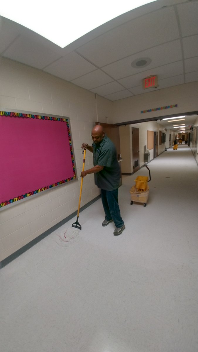 SMCPS_Ops's tweet image. Mr. Somerville and the OES crew have been working hard to get their building ready!