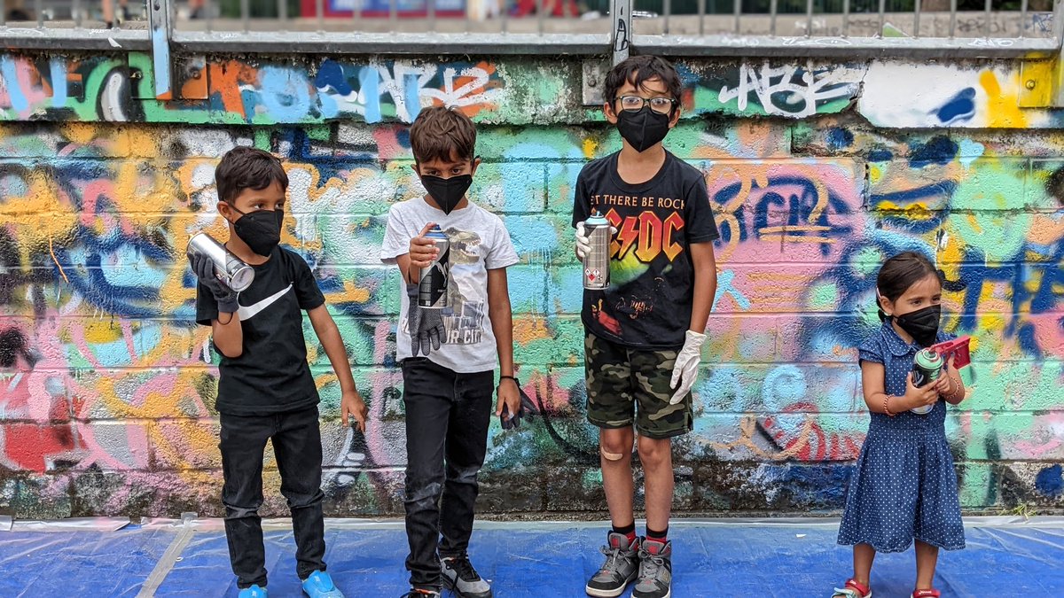 Roots0121's tweet photo. Another great day with the @SandwellYouth team and our graffiti workshops! We got rained out at the end but we'll be back tomorrow and Thurs from 12-4pm getting painty! 🌈 @GoPlaySandwell @sandwellcouncil #workshops #skatepark #graffiti #creativity #loopcans #haf2022 #haf22 https://t.co/ZPZYJwtCeg