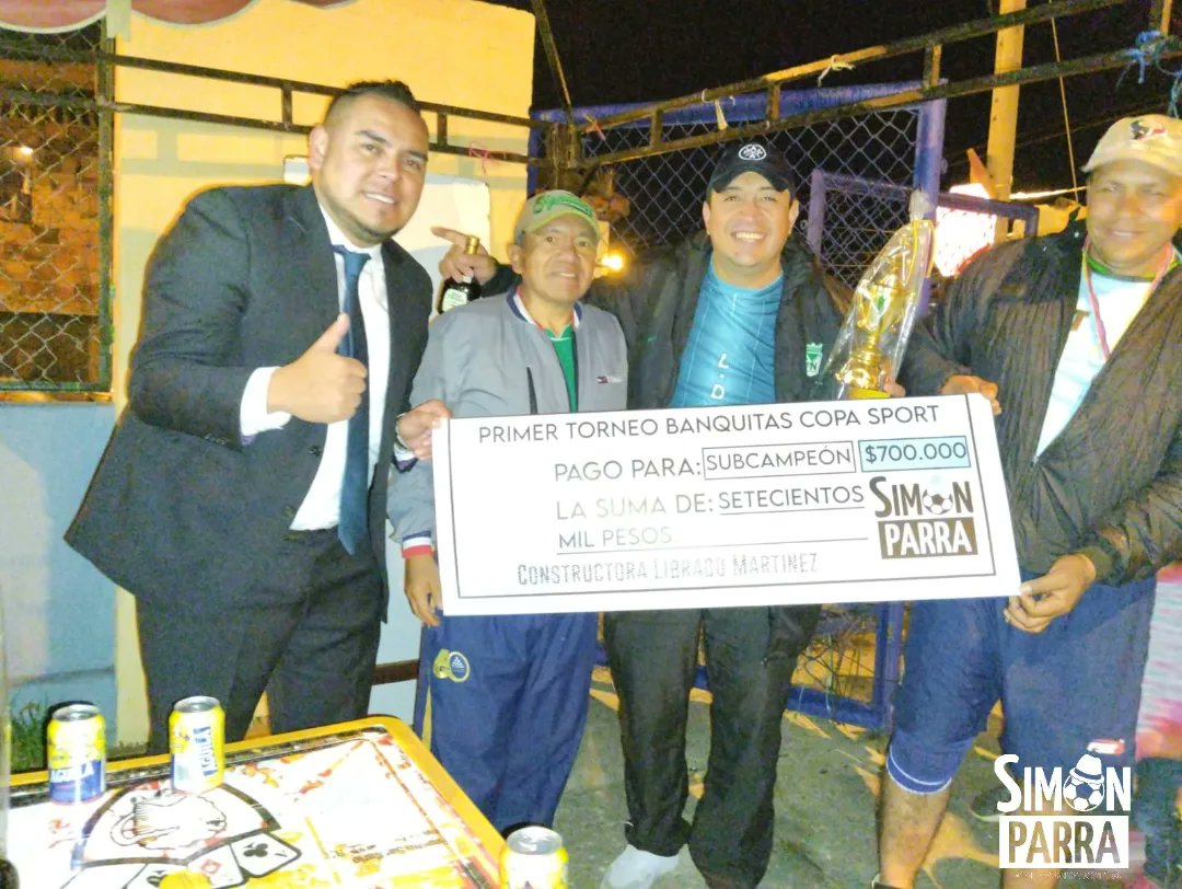 Conc_simonparra's tweet photo. Participamos, patrocinamos y acompañamos este gran campeonato del sector occidental como lo es nuestras tradicionales Banquitas en el barrio 20 de julio, quiero extender una Felicitación a sus organizadores,patrocinadores, a la Junta de Acción comunal, a los equipos participantes https://t.co/JY0f3EUoKx