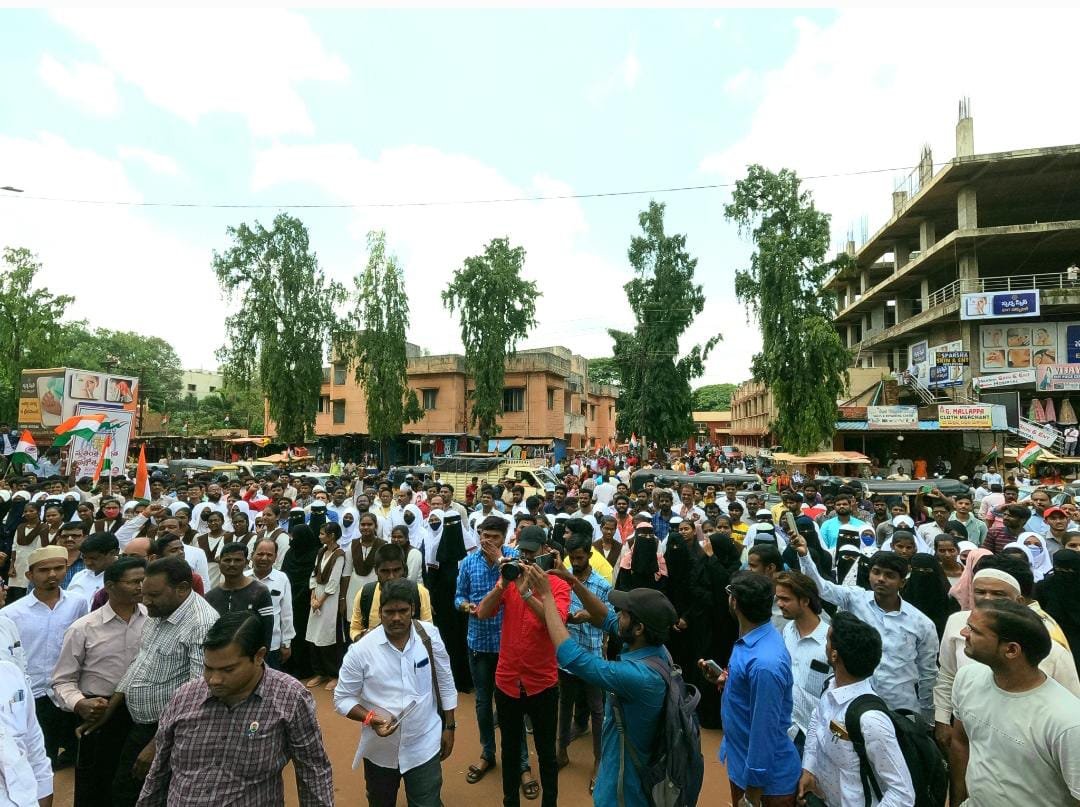 ZhbTownPs's tweet photo. .In this programme Respected  MLA Sir, RDO sir, our DSP Sir Zhb ,ZP CEO,Municipal Commissioner,CI sir Zhb Tn circle,SI ZHB Rural sir, our staff and students,Lecturers from various junior Colleges participated sir.....Regards K.Srikanth,SIP Zaheerabad Town Ps https://t.co/37KBVv8z4n