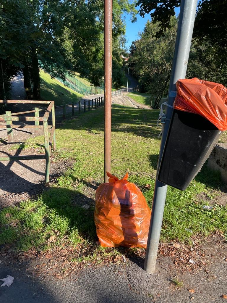 ParishBold's tweet photo. Clock Face Road β
We did get carried away though and picked Leach Lane π @KeepBritainTidy @sthelenscouncil #SuttonLeach #community #selfless #GotItCovered https://t.co/UMKwEeJm3U
