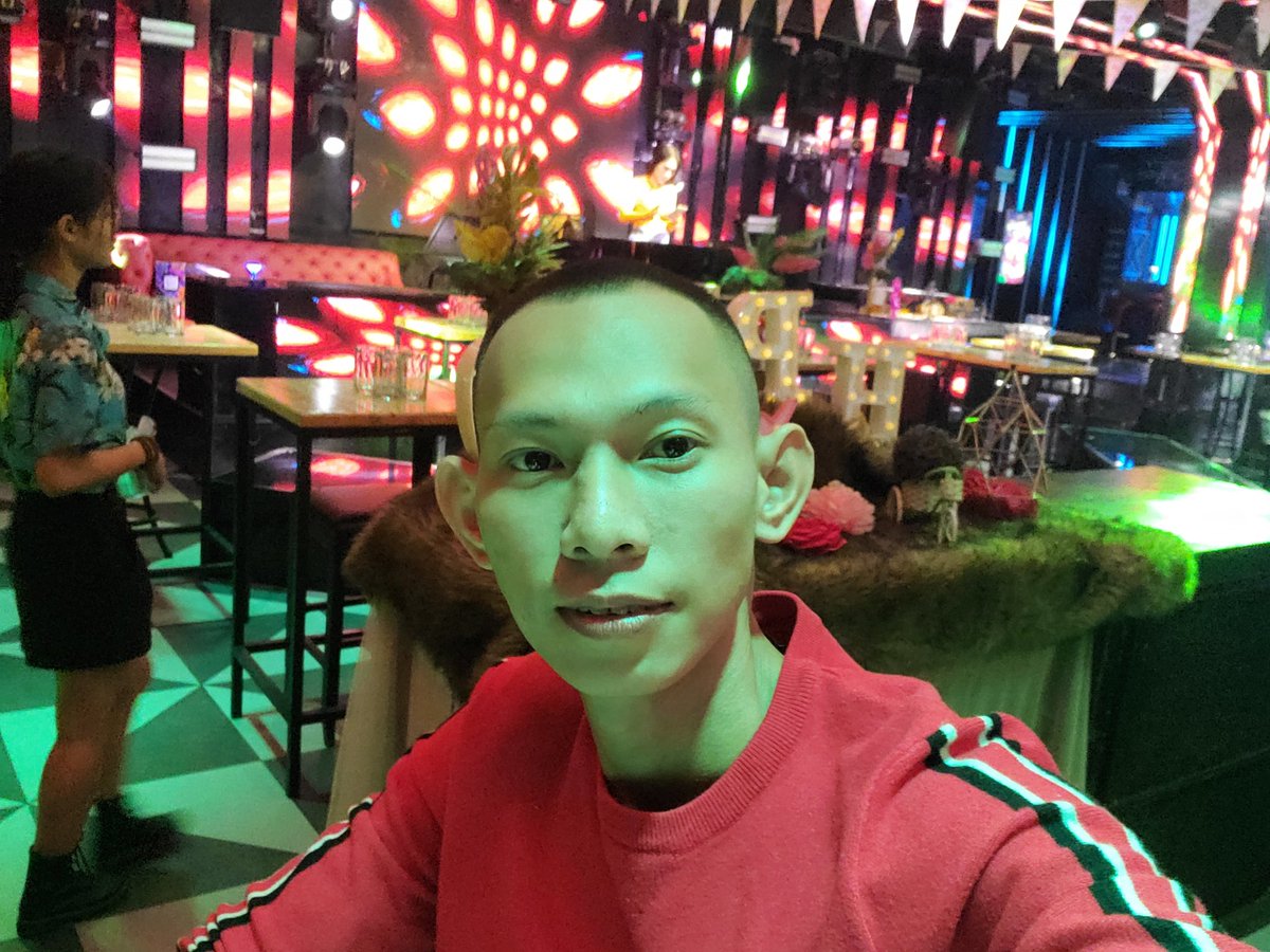 Kenvipro2's tweet photo. Trai hư đây , gái hư đâu nà https://t.co/GoSsxZUlUS