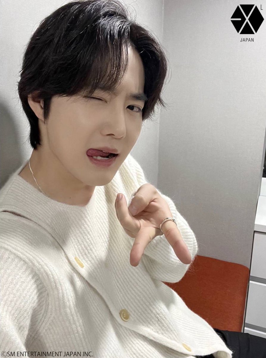 junmyeon pics tweet media
