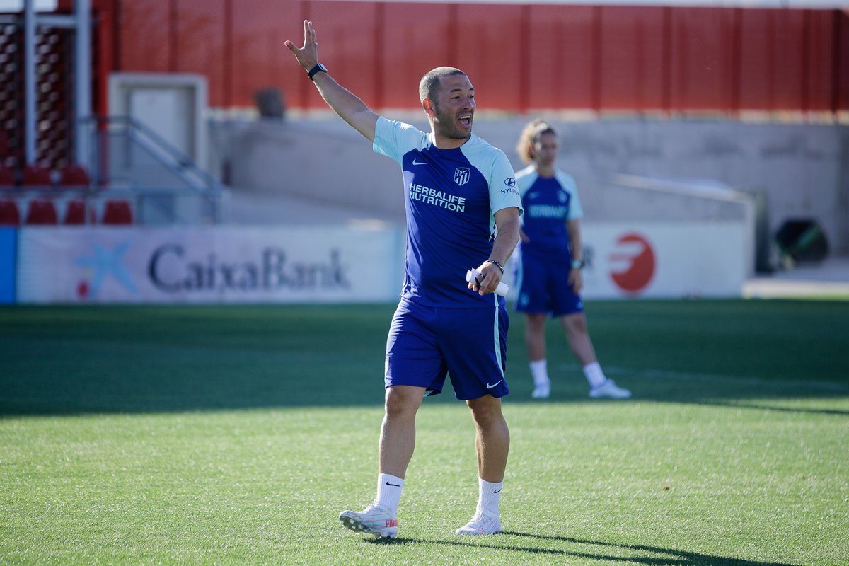 AtletiFemenino's tweet photo. 𝗖𝗢𝗡𝗩𝗢𝗖𝗔𝗧𝗢𝗥𝗜𝗔 📋

🧤 L. Gallardo y Vizoso
🛡 Xènia, Moraza, Van Dongen, Cinta Rodríguez, Barth y Lundkvist
⚙ Zafra, Irene Guerrero, Maitane, Santos, Laura R., Sánchez, Nerea, Sara García y Banini
⚽ Ludmila, Staskova, Alexia y Lucía Moral https://t.co/w5wjnvoIp1