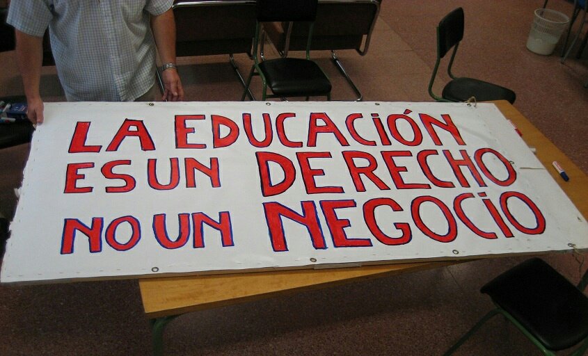 SilviaLasfr's tweet photo. Plantón en " Carondelet " @afeiece NOS DECLARAMOS EN RESISTENCIA AL SENTIRNOS HUMILLADOS POR LA @EduSuperiorEc el ESTADO INDIFERENTE @LassoGuillermo HOY VOLVEMOS A DECIR LA EDUCACIÓN ES UN DERECHO NO ES NEGOCIO 😡 SUSPENDAN COACTIVAS QUEREMOS PAGAR DE ACUERDO A LA REALIDAD DE C/U https://t.co/5OvDrdDunY