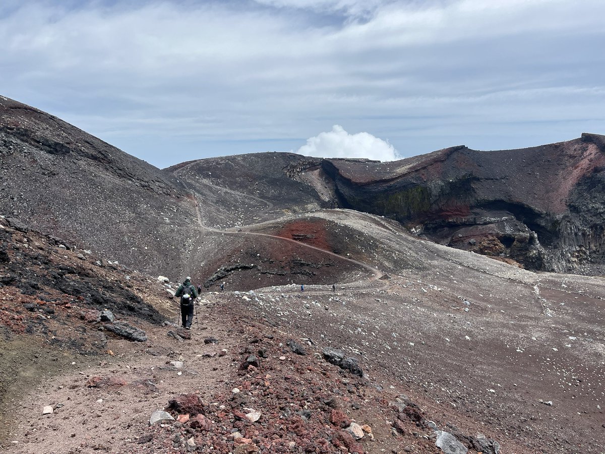 「自宅に帰宅しました!今回は富士山登れて大満足の旅行になりました!来月は東京2回と」|雪風🌟のイラスト