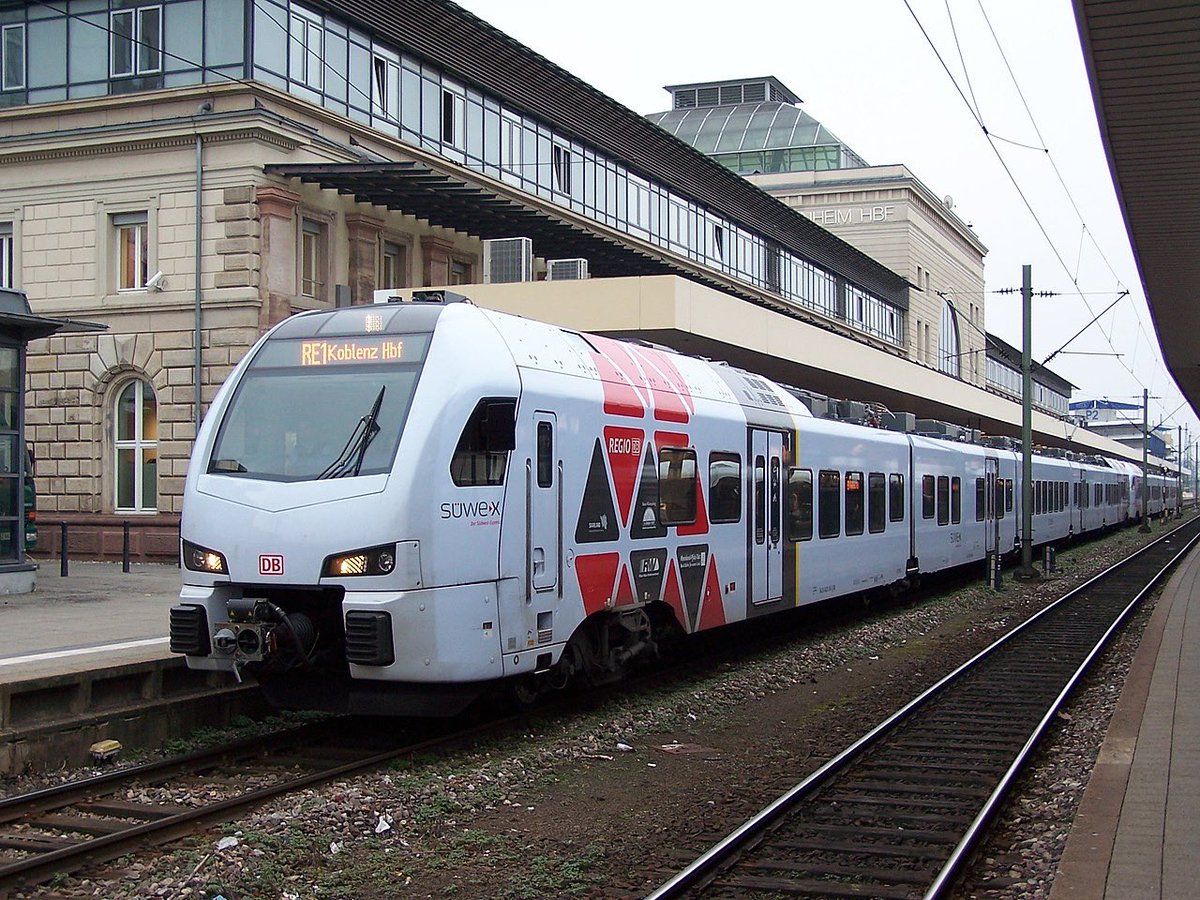 the_solartube's tweet photo. Die Luftqualität in modernen gut ausgelasteten Nahverkehrszügen (einige Sitzplätze frei) ist extrem unterschiedlich.
@Bombardier #Twindexx Vario #BR446: 400 ppm CO2 🟢.
Stadler #Flirt SÜWEX #BR429: über 1300 ppm 🔴🔴🔴.
@DB_Bahn @bwegtBW #Saarland #RMV https://t.co/3xVEEG0N1l