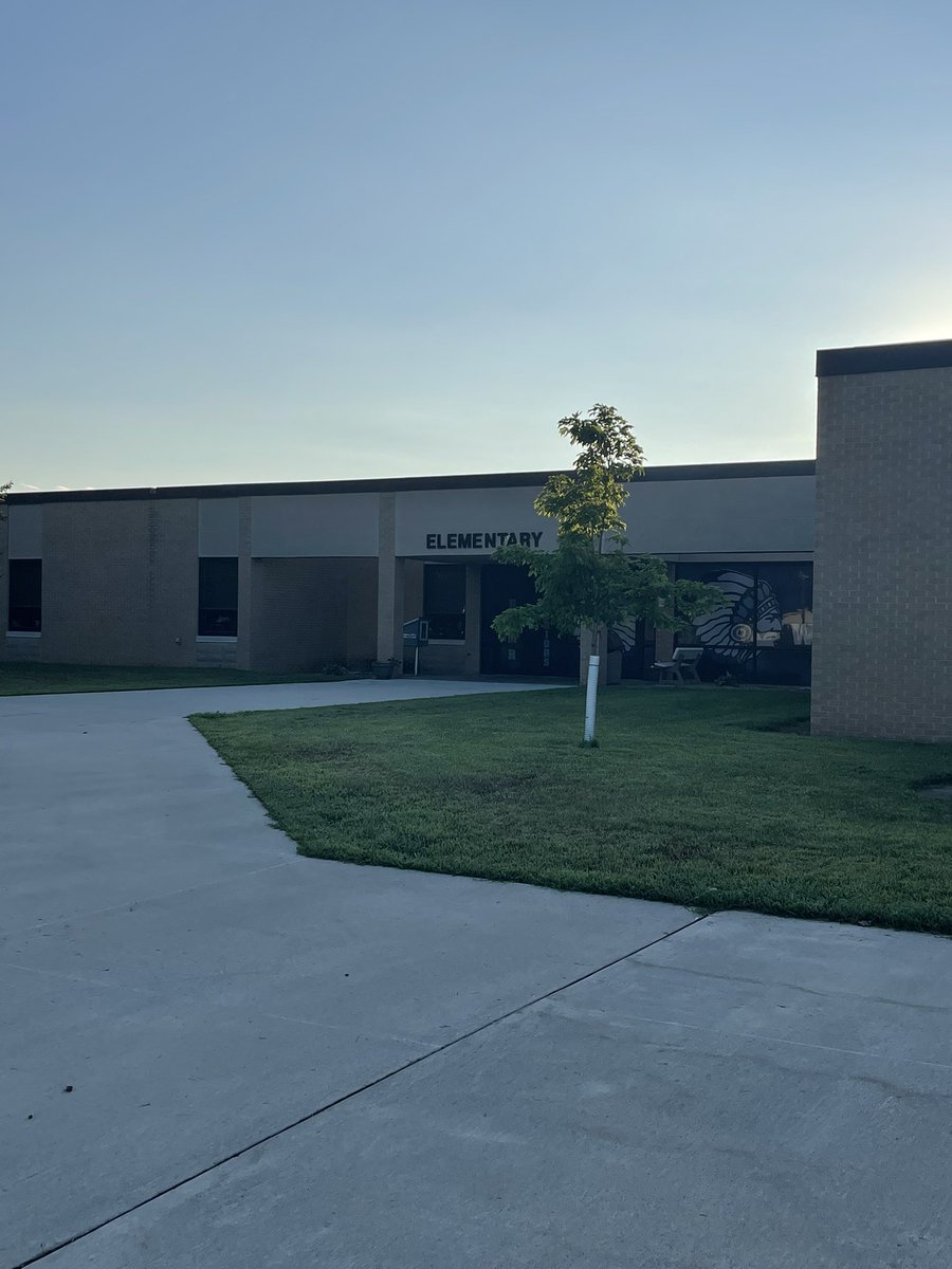 RRMR_Elementary's tweet photo. First day back of the 22-23 school year for staff! https://t.co/ybR6SgjAvC