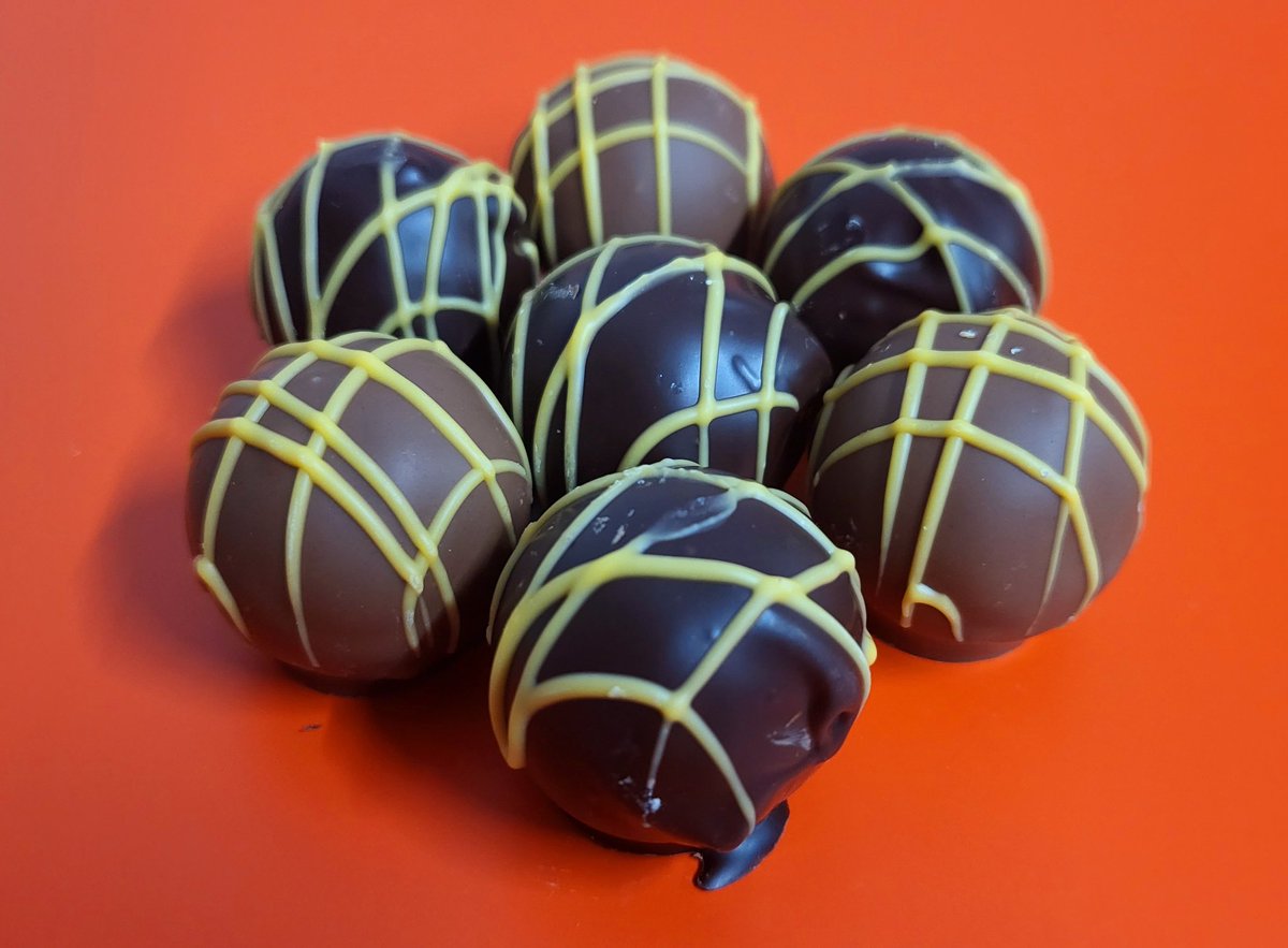 Christopher’s House of Chocolates (@chrishousechocs) on Twitter photo <a href="/chrishousechocs/">Christopher’s House of Chocolates</a>
⭐️New truffle alert⭐️
Milk and Dark Chocolate Orange Fondants 😋😋😍
#Truffles
#luxury
#chocolate
#Westonsupermare <a href="/chrishousechocs/">Christopher’s House of Chocolates</a>
⭐️New truffle alert⭐️
Milk and Dark Chocolate Orange Fondants 😋😋😍
#Truffles
#luxury
#chocolate
#Westonsupermare
