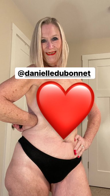 I love my BOOBIES   The first 30 people to retweet will get the unedited PICTURE In their inbox.  A lot<a href="/tag/mom"class="tags"><span>#mom</span></a><a href="/tag/patriots"class="tags"><span>#patriots</span></a><a href="/tag/nlf"class="tags"><span>#nlf</span></a>