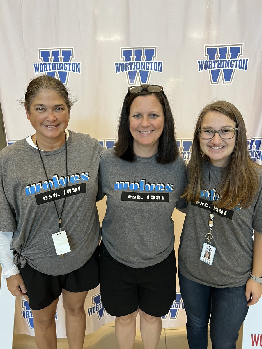 KelleyChase1's tweet photo. So excited to be back! @Bethkelly98 @WkhsMullen253 #ItsWorthIt #WeLoveWorthingtonSchools #WKHSWolves https://t.co/s6mr7xU93u