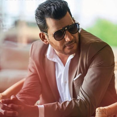 VishalFans360's tweet photo. #NewProfilePic with @VishalKOfficial 🔥

#MarkAntony #laththicharge #actorvishal https://t.co/6TAn7r2dqY