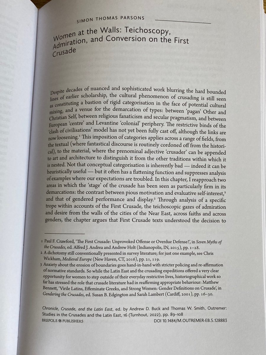 It's here, finally! So glad to have my chapter Women at the Walls included in this fantastic and good-looking tome edited by the esteemed @andrewdbuck and Thomas Smith of @HistoryRugby Much reading of other chapters now to undertake...