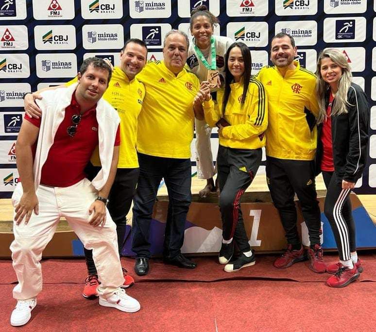 KrollGuilherme's tweet photo. No domingo, Campeão Brasileiro de Ginástica Artística, em Lauro de Freitas (BA), com Rebeca Andrade, sob o comando da super Georgette Vidor e sua excelente equipe...
segunda-feira, em Belo Horizonte (MG), Ouro no Troféu Brasil de Judô, categoria -57 kg, com Rafaela Silva.. https://t.co/qIgMyIYchb