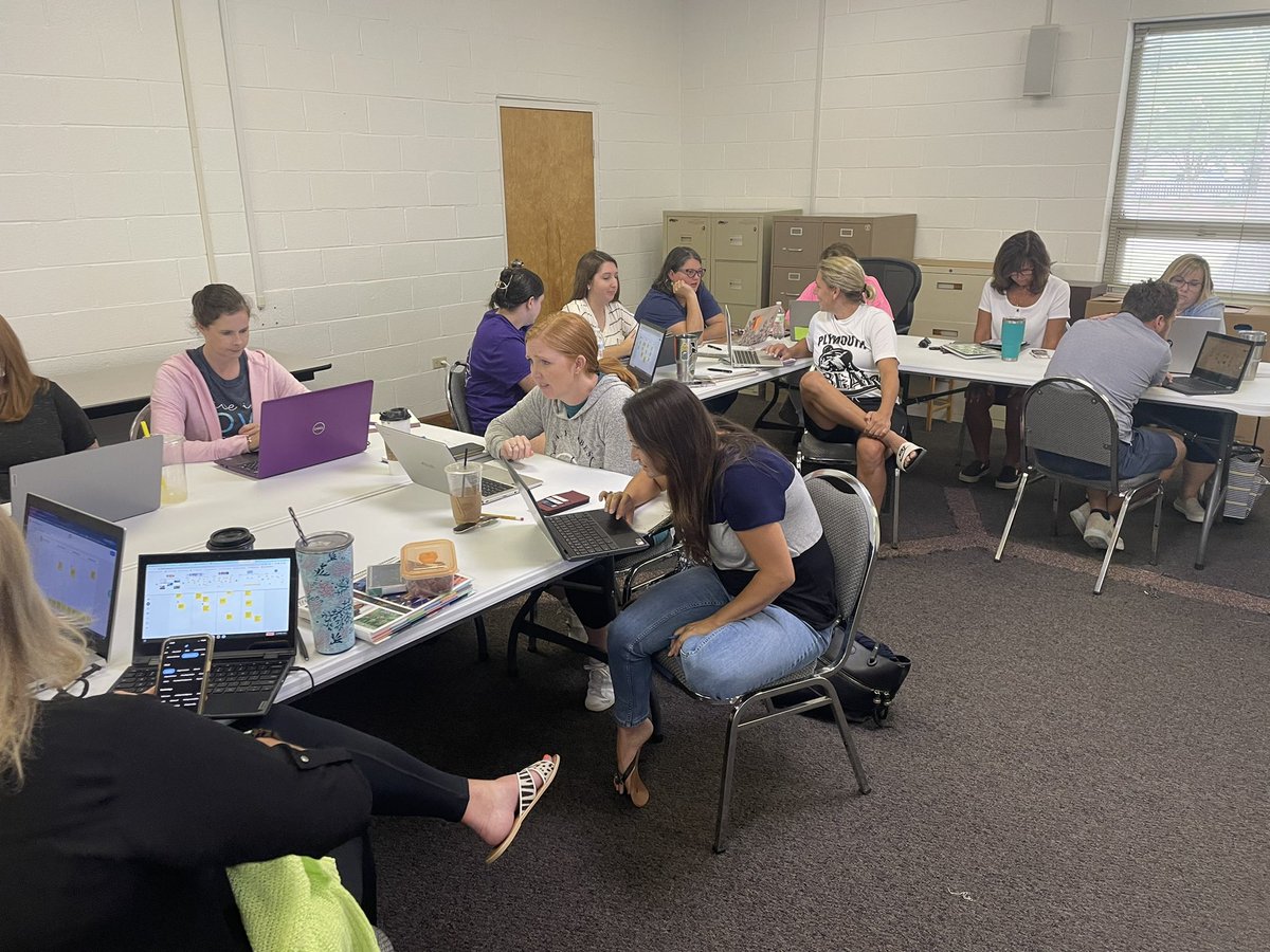 ectyson22's tweet image. Teachers learning and collaborating about SAMR, TPACK, and diving into the Rotation model of blended learning. @BeaufortCoSchNC @NCRethinkEd