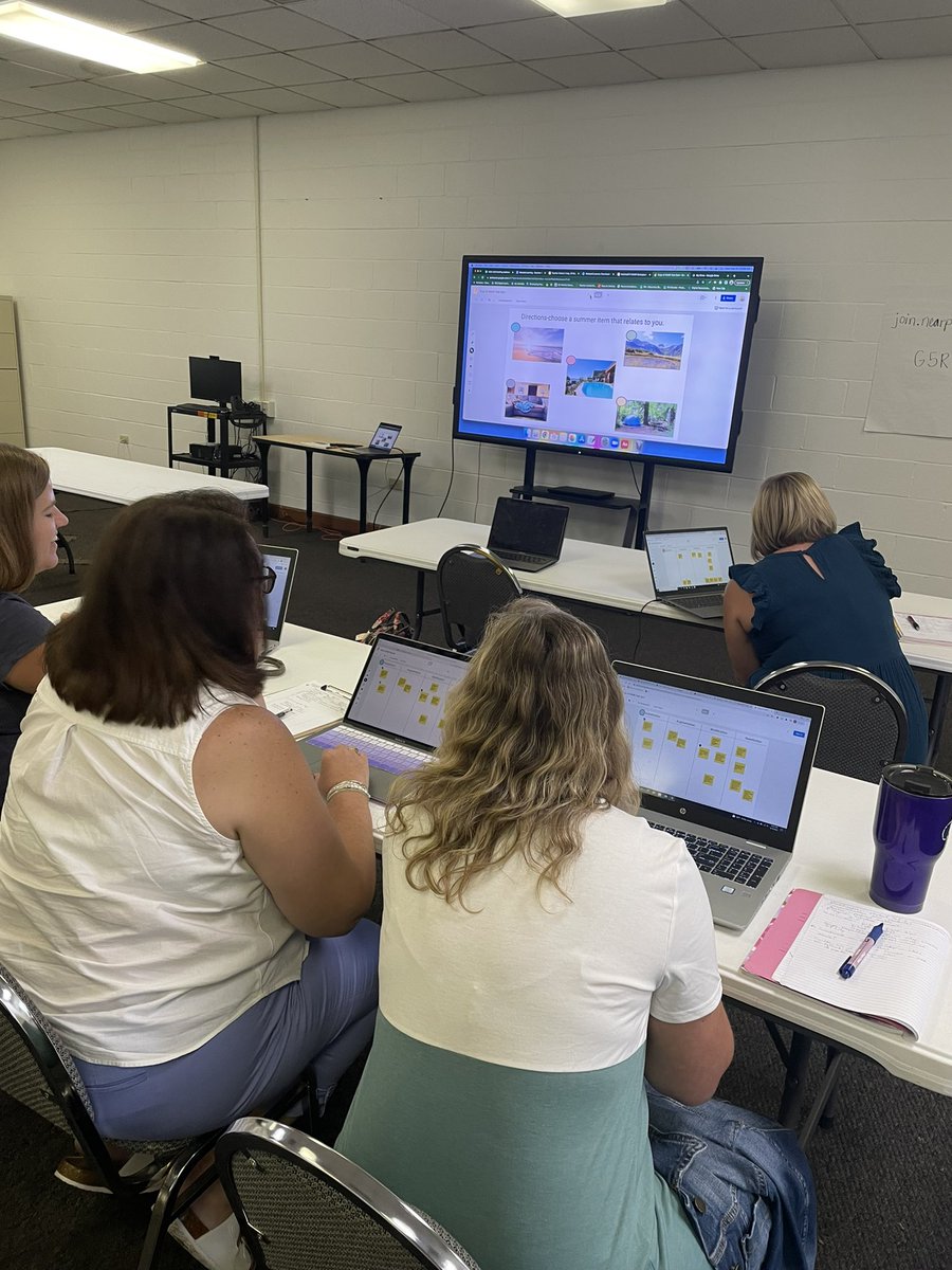 ectyson22's tweet image. Teachers learning and collaborating about SAMR, TPACK, and diving into the Rotation model of blended learning. @BeaufortCoSchNC @NCRethinkEd