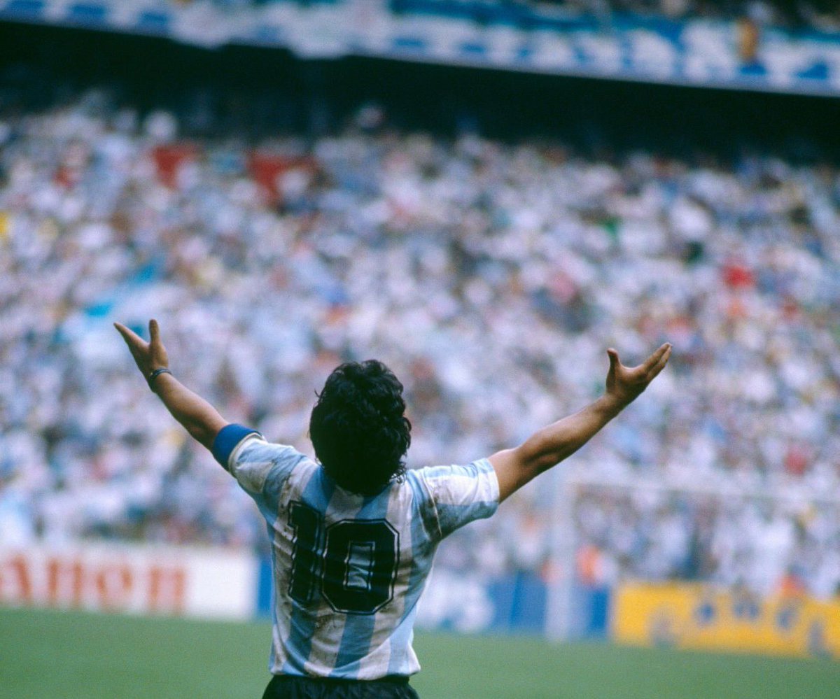 GattiJuan's tweet photo. Siempre que hay un argentino/a en una cancha, pista, parquet o lo que sea se nos eriza la piel. Y a veces, realizan obras que quedan grabadas para siempre en nuestras memorias. En este hilo iré subiendo momentos míticos del deporte nacional, a nivel individual o grupal. https://t.co/LN6LxGD5GE