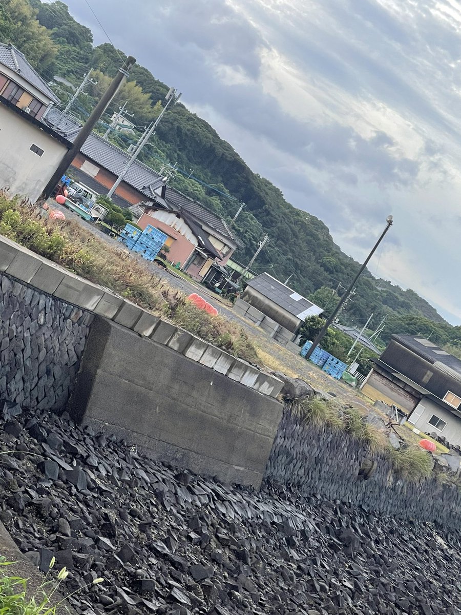 943Harry_Potter's tweet photo. なんだろ、、、APEXのやりすぎかな。
サプライボックス………じゃないよなw https://t.co/VOBx5XhV9n
