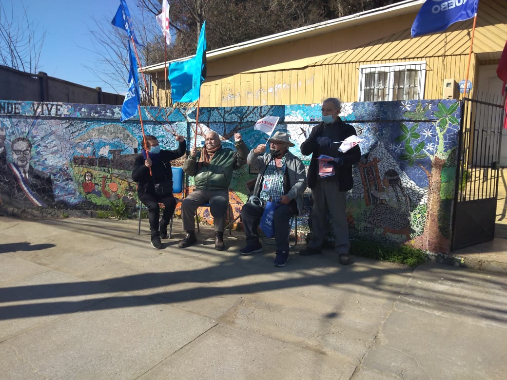 CDDHHBiobio's tweet image. Trabajando por el Apruebo en plaza Acevedo.PRAIS.