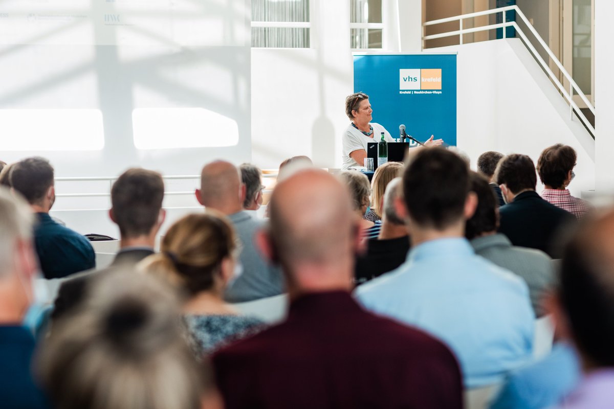 krefeld's tweet photo. Stadtverwaltung #Krefeld, Wirtschaft und Wissenschaft arbeiten beim Thema Klimaschutz Hand in Hand. Wir starten einen #Klimapakt. Unternehmen erhalten Unterstützung. 

Weitere Infos im Text: 
👉 https://t.co/IyzkUFUBcS https://t.co/i6s1uVDfnc