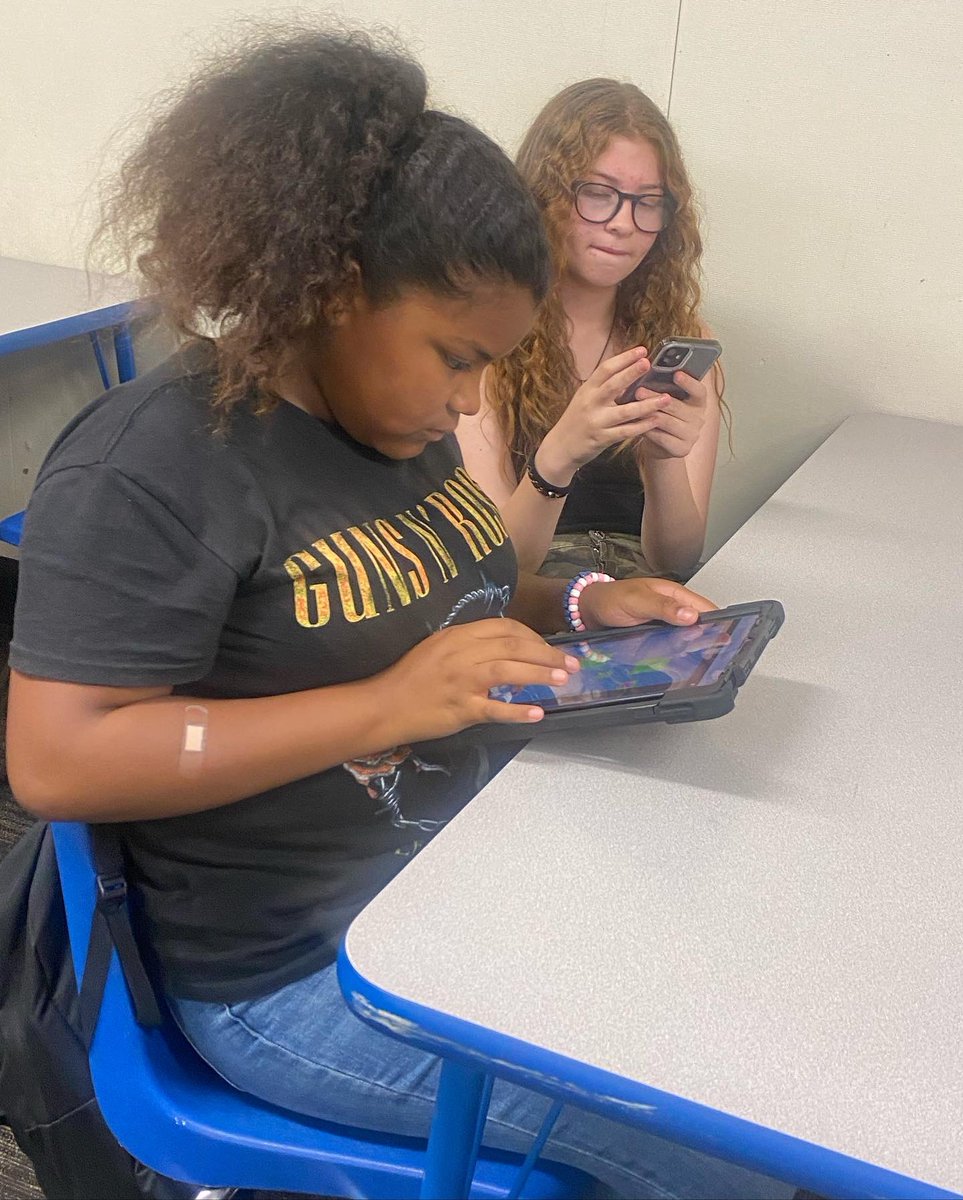 NicoletMiddle's tweet photo. Our 6th graders are loving their coding class with Mr. Lopez! Programming Sphero robots and games… who wouldn’t?! 💚🐎#palominopride https://t.co/LWZky7VsiO