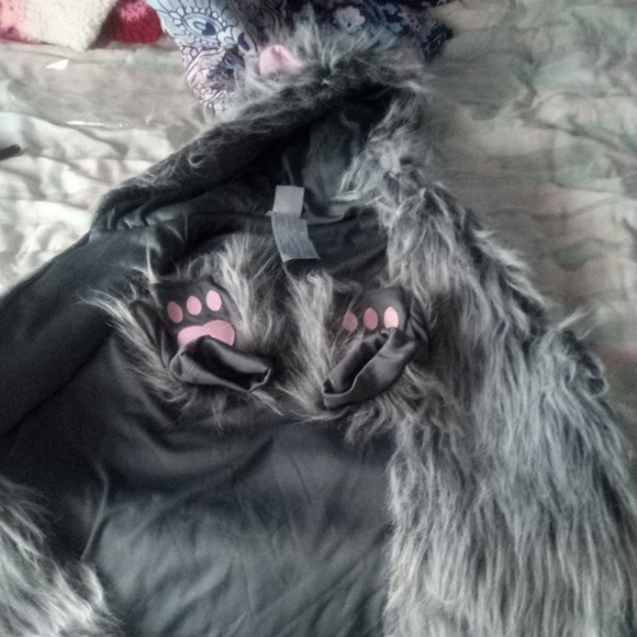 koshepard's tweet image. So good I had to share! Check out all the items I'm loving on @Poshmarkapp #poshmark #fashion #style #shopmycloset #fifthsun #patagonia #spirithalloween: posh.mk/bkVwp2Fvxsb