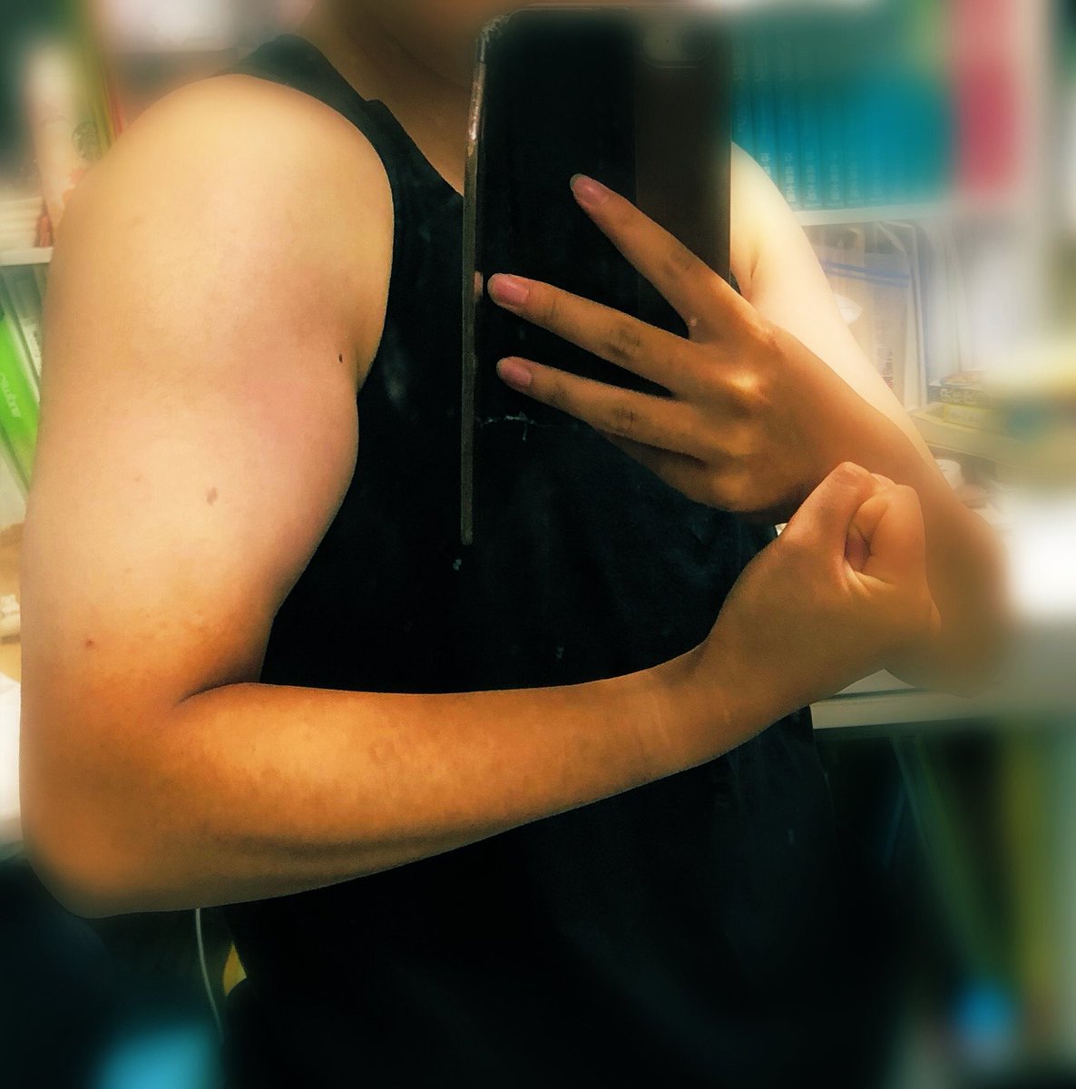 夏の成果。
上腕ももっと焼くぞ！

写真に撮るとおっきく見えるけどほんとはそうでもない笑