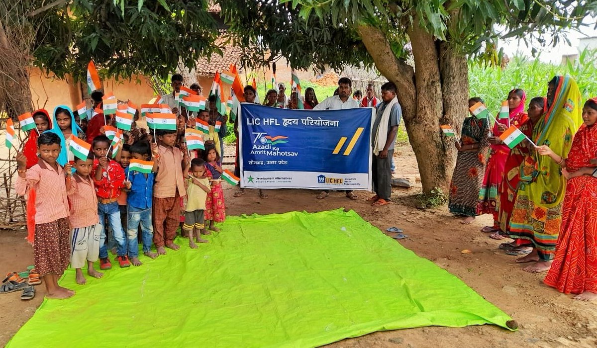 DAperspectives's tweet photo. On the occasion of #IndependenceDay, we celebrated #AzadiKaAmritMahotsav with tribal communities in Sonbhadra, UP, under our Hriday project, supported by LIC-Housing Finance Limited.
#resilientfuturestogether #independenceday #HarGharTiranga #IndiaAt75 #India #ruraldevelopment https://t.co/UI0YHTyPDB