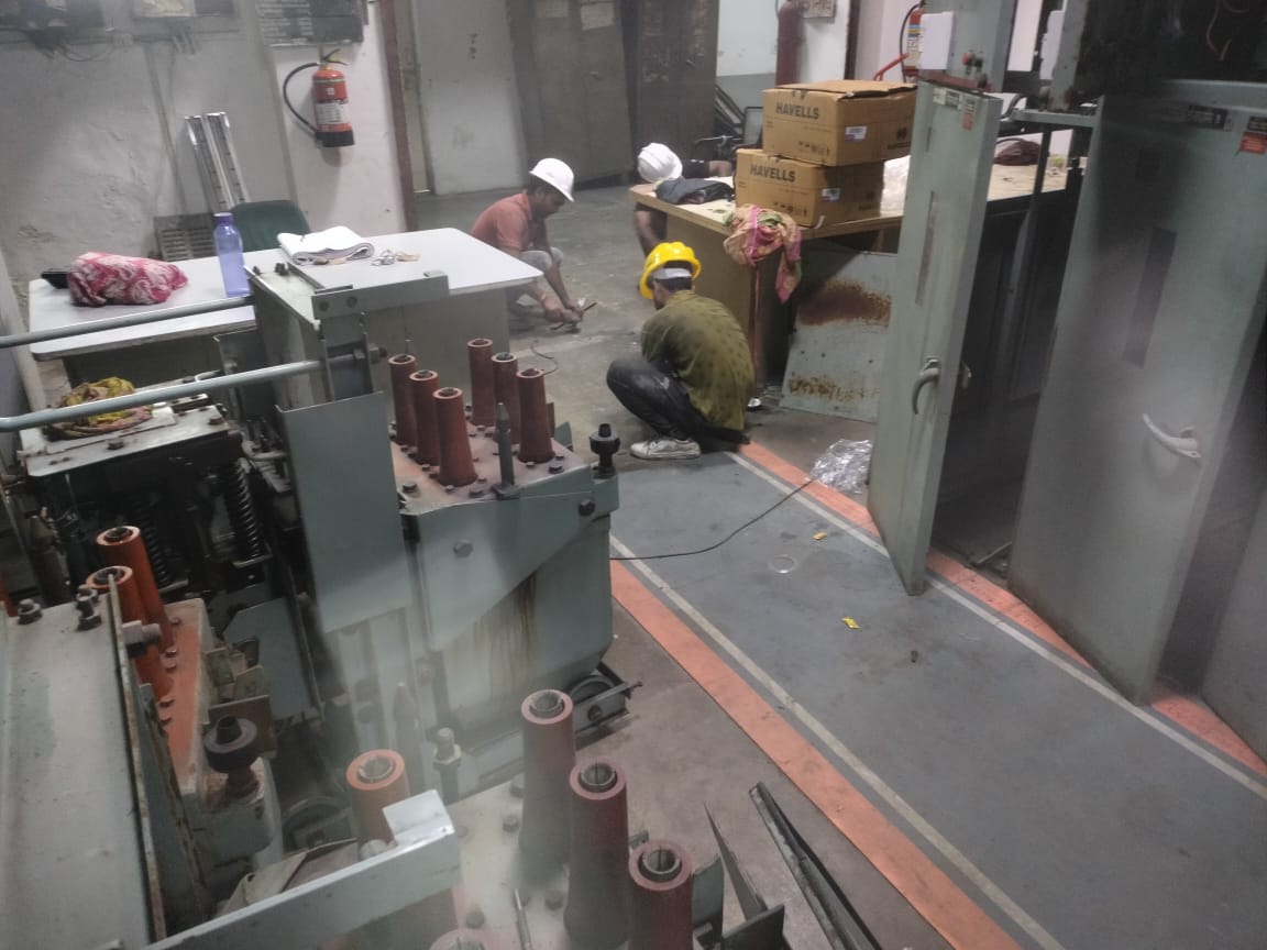 tweetndmc's tweet photo. #For Reliability, Electrical work on time & under #experts.
Annual Service & maintenance #work at #NDMC Electric Sub-Station, Delhi #HighCourt by #ElectricForce of the New Delhi Municipal Council.
#ManAtWork
#PublicFacilities
#RoshanNDMC #NewIndia #NewNDMC https://t.co/VAPWqiypuk