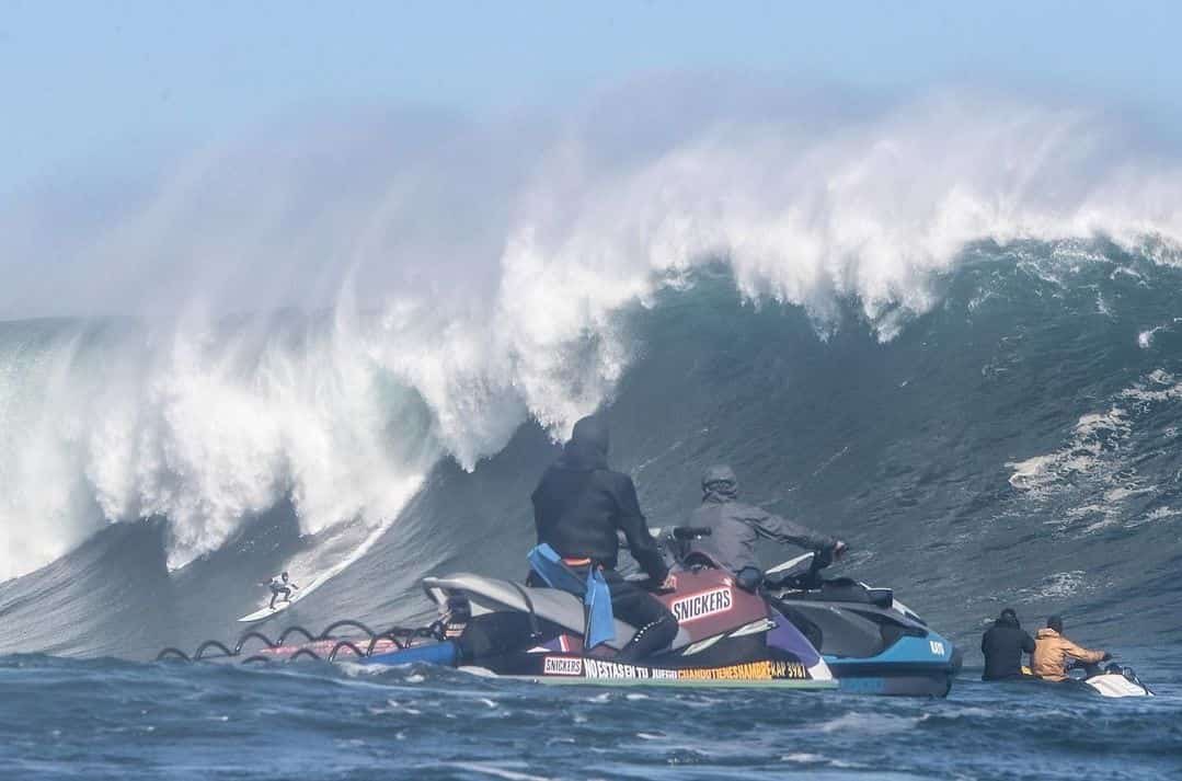 EduardoVergaraB's tweet photo. Poca cobertura en medios, pero ayer fue el campeonato internacional de olas grandes Lobos por Siempre en #Pichilemu. Ganó el chileno @surfnavarro y chilena Natalia Escobar (2da). ¡Felicitaciones! https://t.co/7t825fz3A3