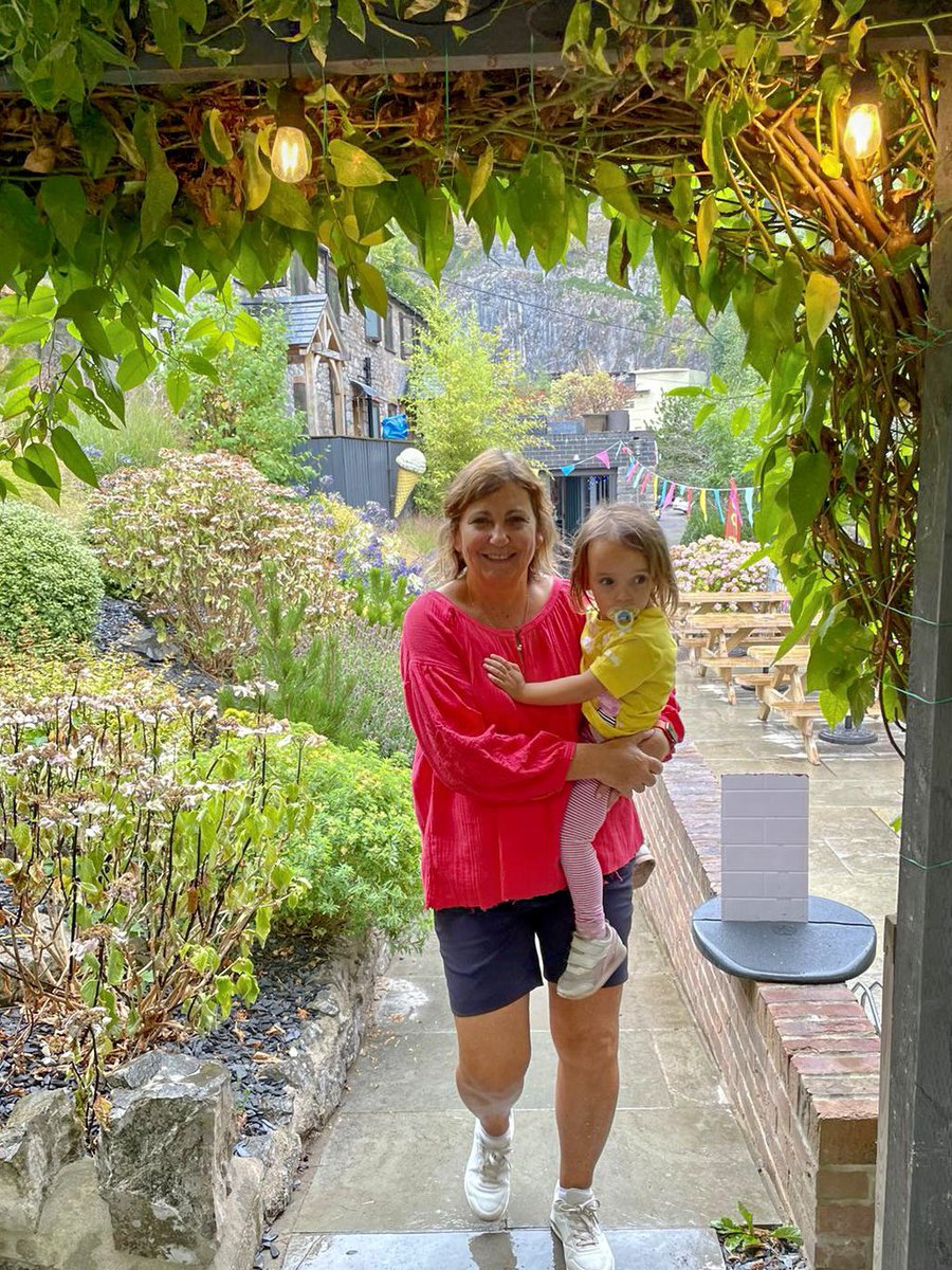 Wonderwomandebz's tweet photo. My outfits of the day from my limited wardrobe of #CarryOn only for a month away are still going well. It is possible to do it after-all!  #midlifeblogger #travel #OOTD #travelblogger #over60style #travelfashion Read more: https://t.co/zZRjK3Hw18… https://t.co/M8hJ0ANCpP