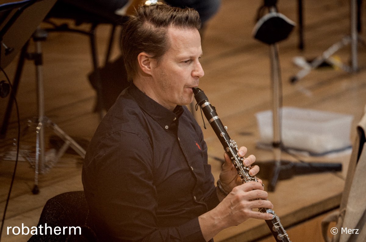 How do top musicians perceive the air in a concert hall? An interview with Munich Philharmonic clarinetist Markus Ambrosius.  |  Wie nehmen Spitzenmusiker Raumluft wahr? Ein Interview mit dem Klarinettist der Münchner Philharmoniker Markus Ambrosius. ow.ly/xwHP50KapHU