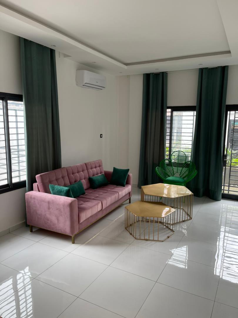 One_Immobilier's tweet photo. #douala ~ #logpom
Appart et Studio meublés à Logpom
02 Chambres
01 Salon
02 Douches
02 Balcons
01 Cuisine
Forage
Vigile
Salle de sport 🏋️♀️
Appart: 50.000 f
Studio: 30.000 f
Infos :
699455517 / 694101290
#Immobilierdeluxe237 #oneimmobiliergroup #influenceurimmobilier https://t.co/jfAdPgn5Xl